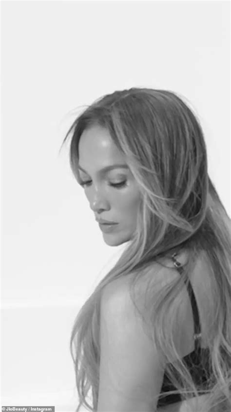 jlo tits|Jennifer Lopez poses completely nude in sexy new video for JLo。